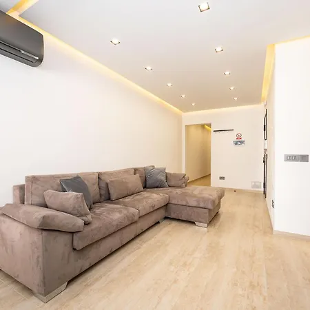 Modern 2 Bedroomed In * グジラ