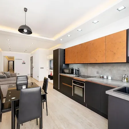 Modern 2 Bedroomed In グジラ