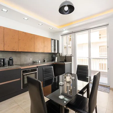 Modern 2 Bedroomed In 公寓 *