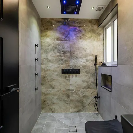 Apartment Modern 2 Bedroomed In *