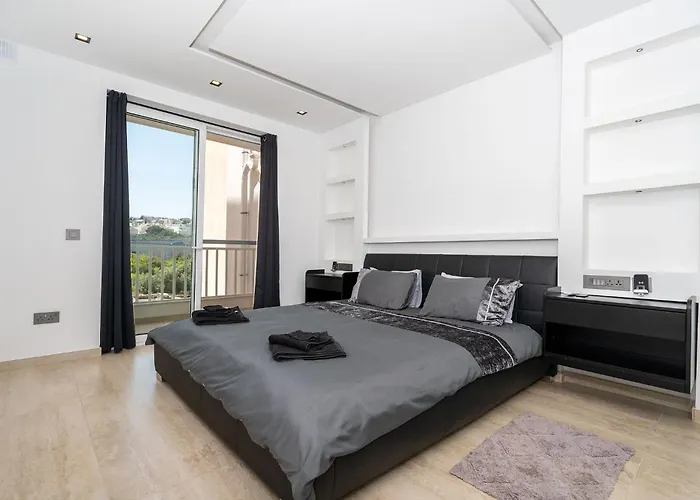 Modern 2 Bedroomed In * グジラ