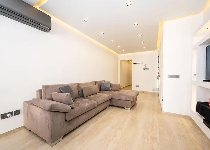 Modern 2 Bedroomed In * グジラ