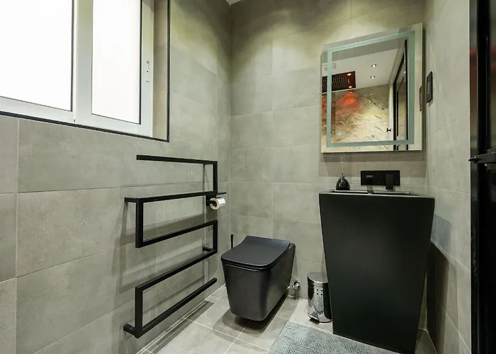 Modern 2 Bedroomed In * グジラ